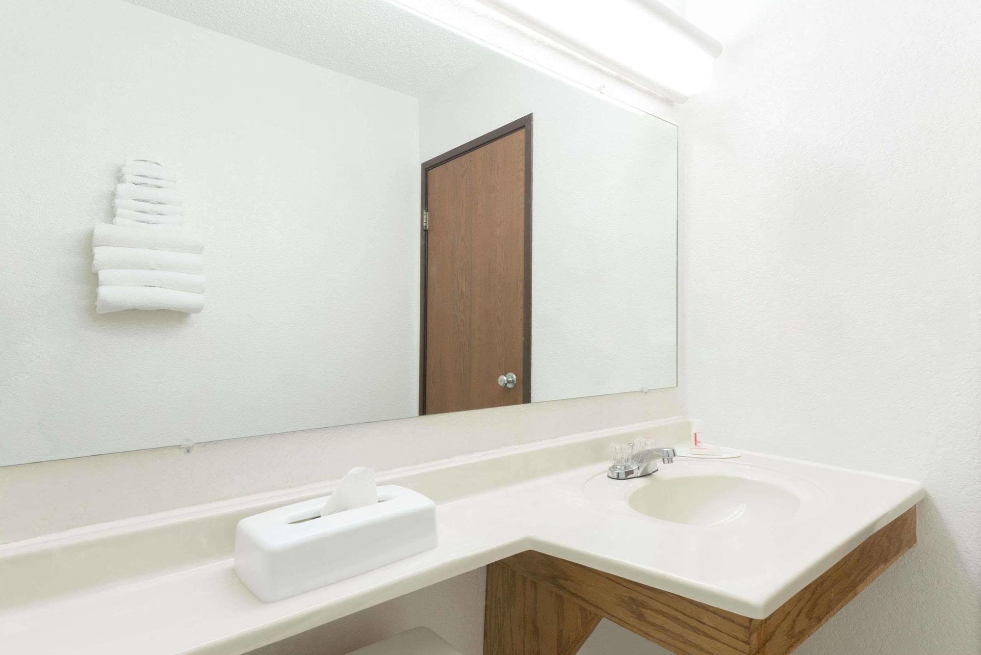 Super 8 By Wyndham Twinsburg/Cleveland Area Exterior foto
